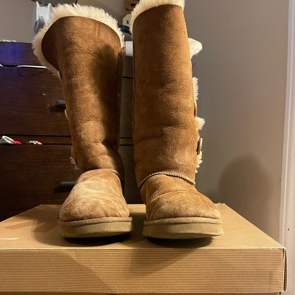 Brown UGGs size 9